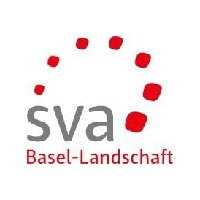 Logo der SVA Basel-Landschaft mit dem Akronym „sva“ in Grau und „Basel-Landschaft“ darunter in Rot, darüber eine kreisförmige Anordnung roter Punkte.